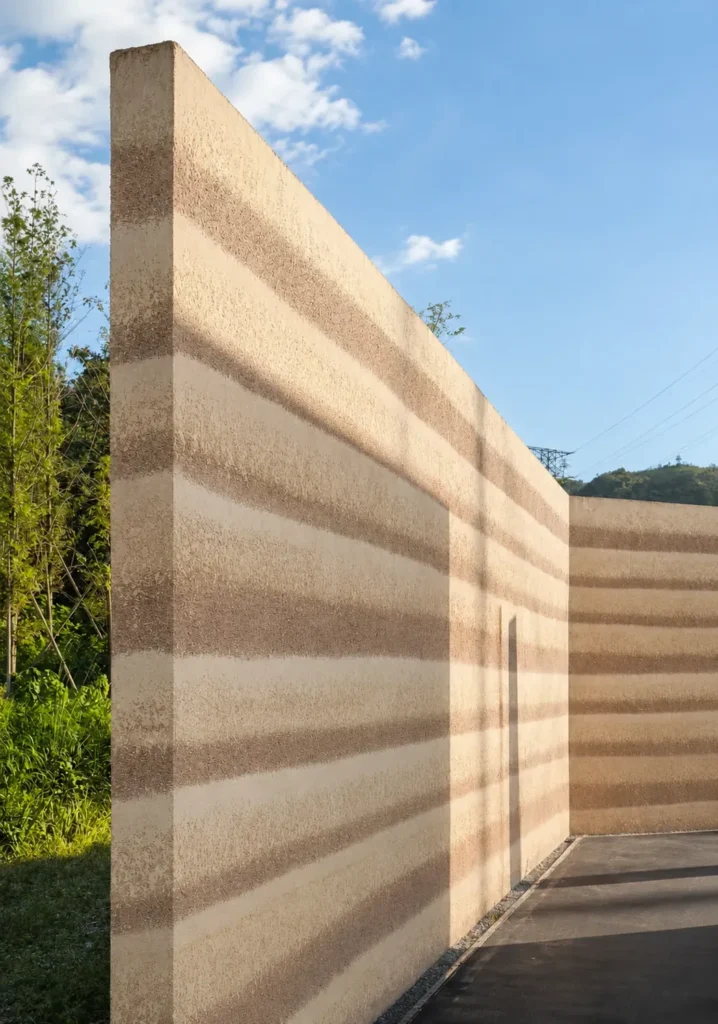Light sand and brown 3D-Printed Colored Texture used on an outdoor architectural wall with broad horizontal bands