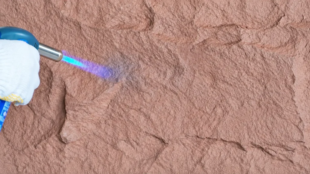 Flame exposure test on the surface of a flexible stone sheet
